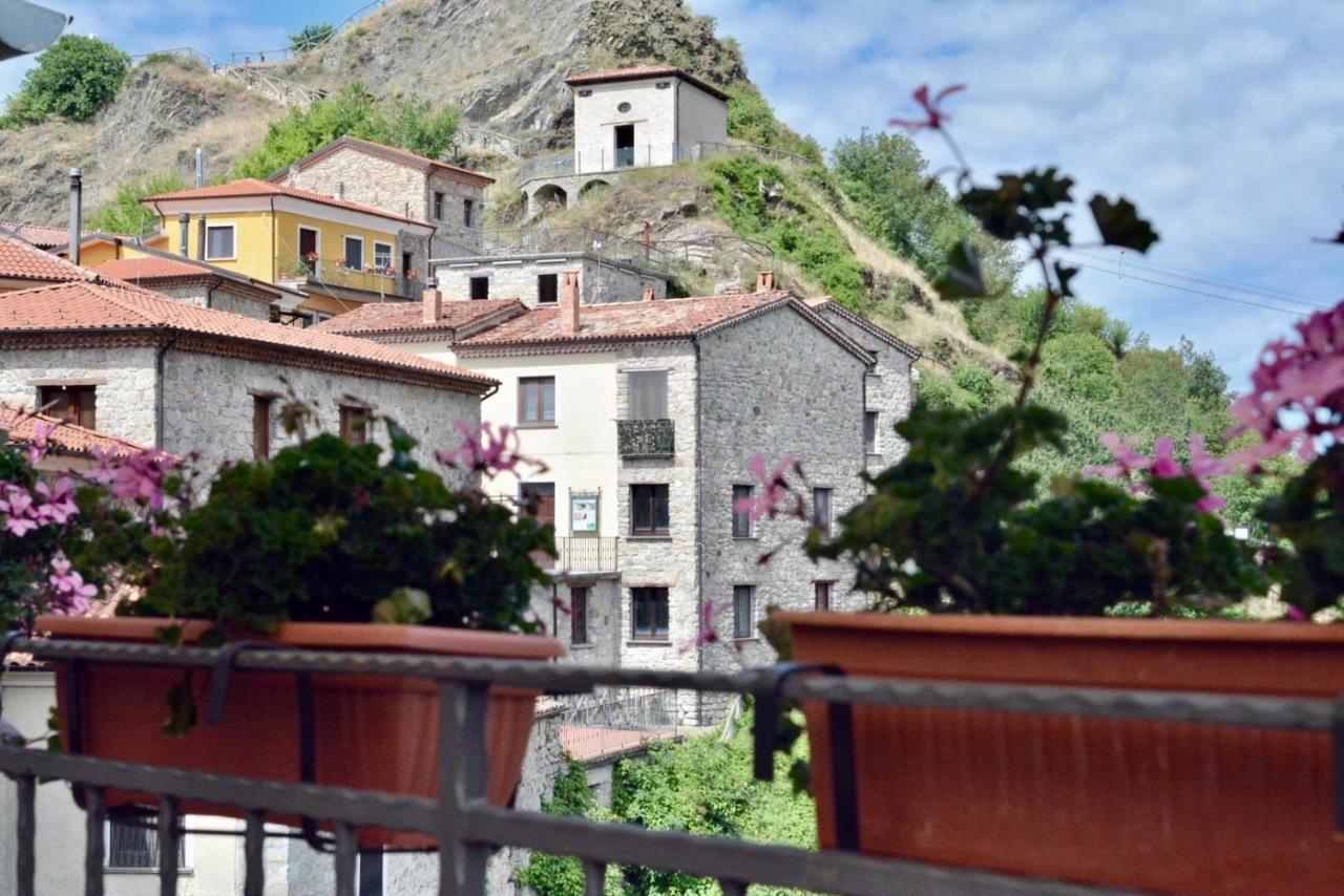 Borgo Manca Suite Sasso di Castalda Exterior foto